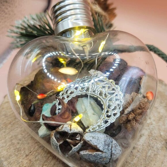 Nature Mixed Crystal Stone Filled Heart Shape Hanging Decor - Picture 7 of 10